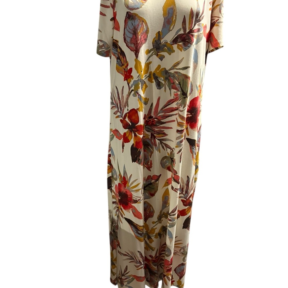 Chic Floral Maxi Dress in Cream and Red